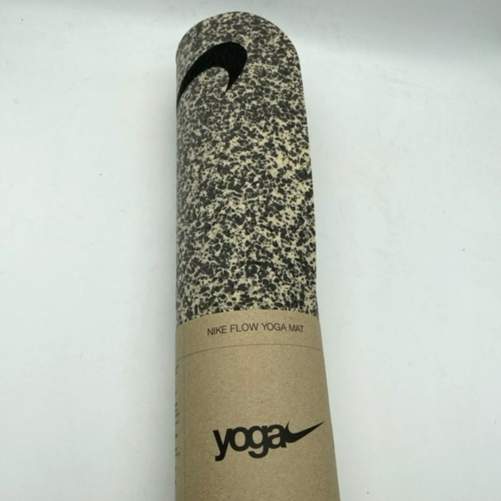 Nike Flow Yoga Mat 4mm Sanddrift/Black RARE